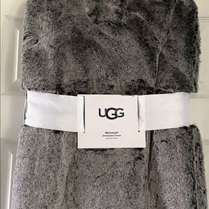 UGG Mammoth Gray Tipped Oversized Throw!